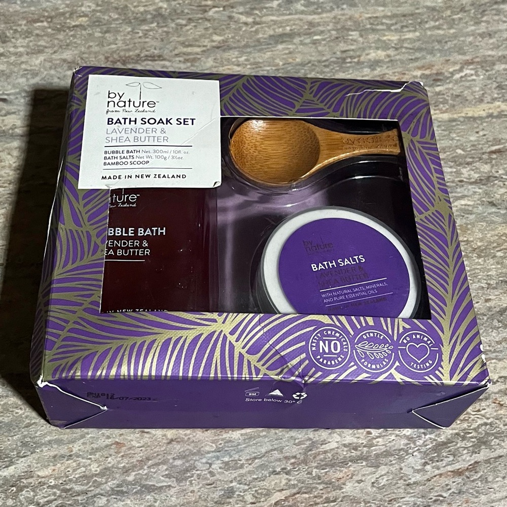 By Nature From New Zealand Lavender Shea Butter Bath Soak Set